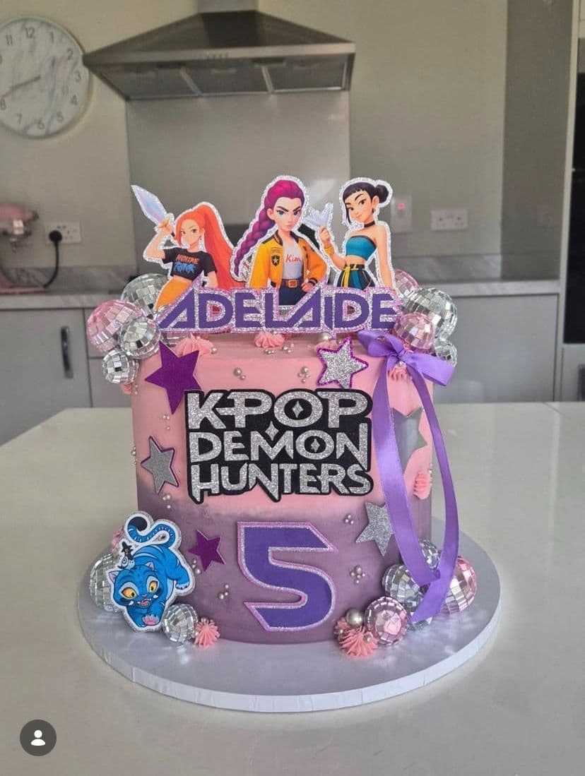 K-Pop Cake Topper/ Charm Set